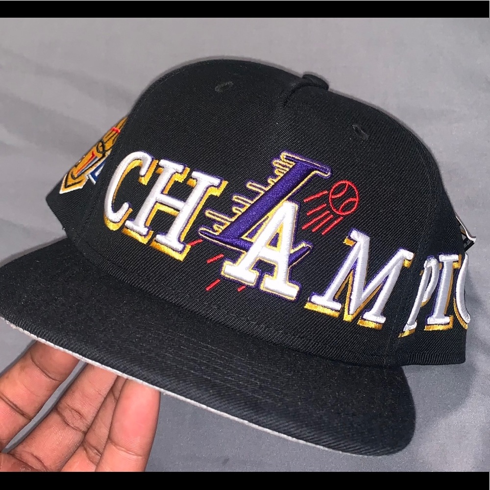 Rare Twnty Two LA Lakers NBA Champions SnapBack